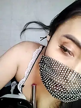  Shimmerlyn  online show from February 15, 2025, 2:33 pm