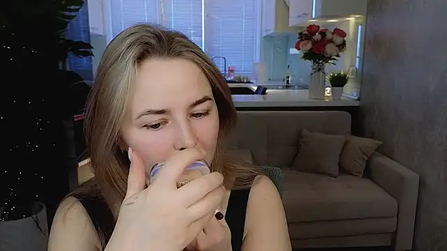 Mira Mermayd online show from March 12, 2026, 1:33 am