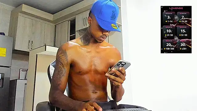 Snapshot of YeremiBrowm chatting on November 6, 2025, 7:40 pm YeremiBrowm online show from November 6, 2025, 7:40 pm