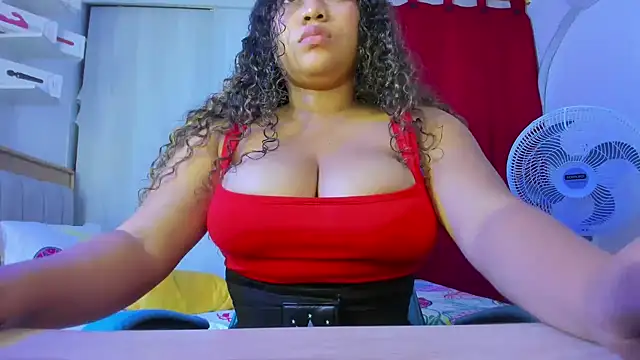 Lunastar02 online show from December 1, 2025, 8:42 pm