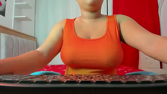 Lunastar02 online show from December 20, 2025, 2:09 pm