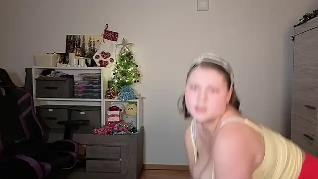 TinniAngel online show from December 3, 2025, 6:18 pm