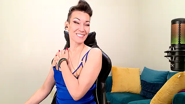 EveEnigma online show from February 6, 2025, 1:10 pm