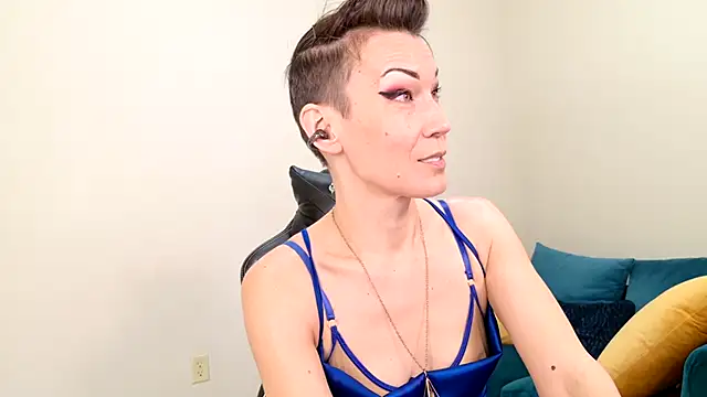 EveEnigma online show from February 5, 2025, 1:54 pm