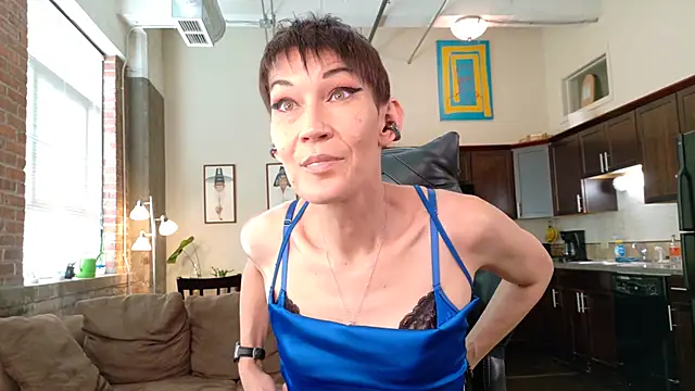 Snapshot of EveEnigma chatting on January 7, 2026, 6:35 pm EveEnigma online show from January 7, 2026, 6:35 pm