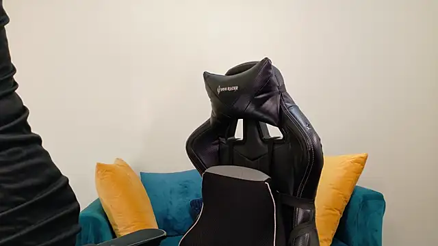 Snapshot of EveEnigma chatting on March 5, 2026, 2:46 pm EveEnigma online show from March 5, 2026, 2:46 pm