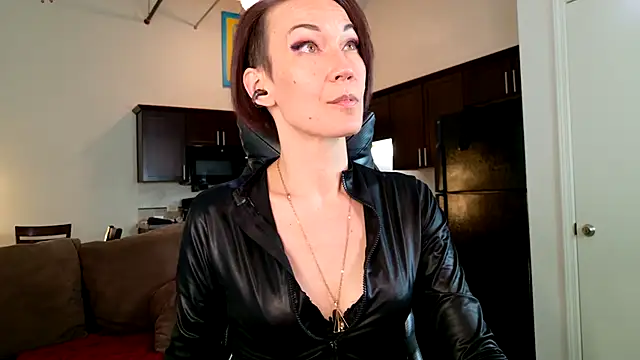 EveEnigma online show from March 19, 2025, 5:50 pm