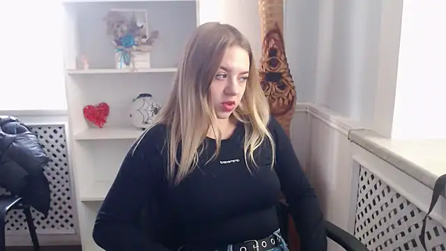 CrazyGloria online show from October 12, 2025, 5:31 am