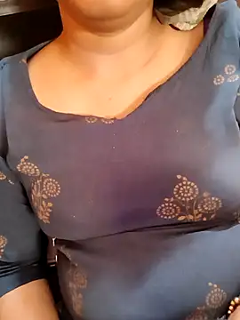 Snapshot of Diya_143 chatting on March 16, 2025, 8:10 am Diya 143 online show from March 16, 2025, 8:10 am