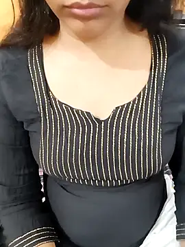 Snapshot of Diya_143 chatting on March 18, 2025, 5:33 pm Diya 143 online show from March 18, 2025, 5:33 pm