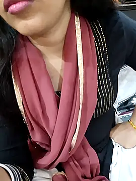 Snapshot of Diya_143 chatting on March 18, 2025, 2:28 pm Diya 143 online show from March 18, 2025, 2:28 pm