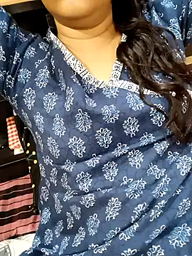 Snapshot of Diya_143 chatting on March 15, 2025, 10:24 am Diya 143 online show from March 15, 2025, 10:24 am