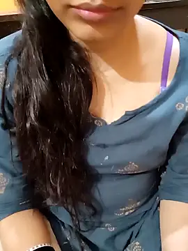 Snapshot of Diya_143 chatting on March 17, 2025, 9:13 pm Diya 143 online show from March 17, 2025, 9:13 pm