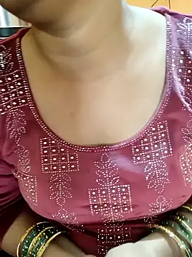 Snapshot of Diya_143 chatting on November 18, 2025, 7:00 am Diya 143 online show from November 18, 2025, 7:00 am