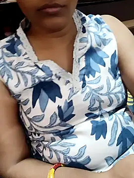 Snapshot of Diya_143 chatting on October 26, 2025, 6:19 pm Diya 143 online show from October 26, 2025, 6:19 pm