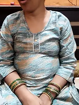 Snapshot of Diya_143 chatting on November 15, 2025, 6:23 pm Diya 143 online show from November 15, 2025, 6:23 pm