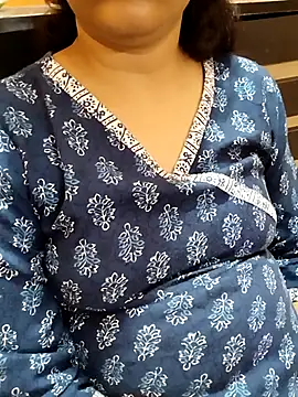 Snapshot of Diya_143 chatting on November 7, 2025, 7:07 pm Diya 143 online show from November 7, 2025, 7:07 pm