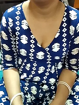 Snapshot of Diya_143 chatting on February 12, 2026, 7:02 pm Diya 143 online show from February 12, 2026, 7:02 pm