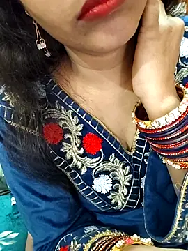 Snapshot of Diya_143 chatting on February 14, 2026, 7:52 am Diya 143 online show from February 14, 2026, 7:52 am