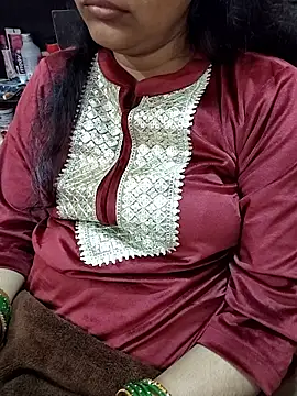 Snapshot of Diya_143 chatting on January 15, 2026, 7:39 pm Diya 143 online show from January 15, 2026, 7:39 pm