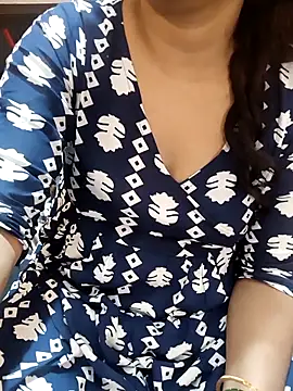 Snapshot of Diya_143 chatting on November 23, 2025, 6:01 am Diya 143 online show from November 23, 2025, 6:01 am