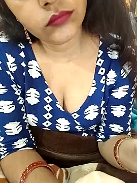 Snapshot of Diya_143 chatting on February 5, 2026, 8:10 am Diya 143 online show from February 5, 2026, 8:10 am