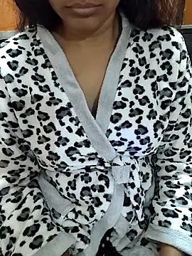 Snapshot of Diya_143 chatting on December 21, 2025, 6:09 pm Diya 143 online show from December 21, 2025, 6:09 pm