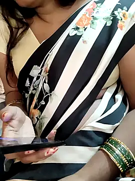 Snapshot of Diya_143 chatting on November 3, 2025, 5:34 am Diya 143 online show from November 3, 2025, 5:34 am