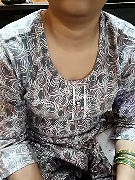 Snapshot of Diya_143 chatting on November 12, 2025, 5:06 pm Diya 143 online show from November 12, 2025, 5:06 pm