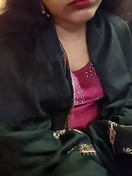 Snapshot of Diya_143 chatting on February 7, 2026, 3:47 am Diya 143 online show from February 7, 2026, 3:47 am