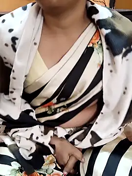 Snapshot of Diya_143 chatting on November 28, 2025, 7:30 am Diya 143 online show from November 28, 2025, 7:30 am