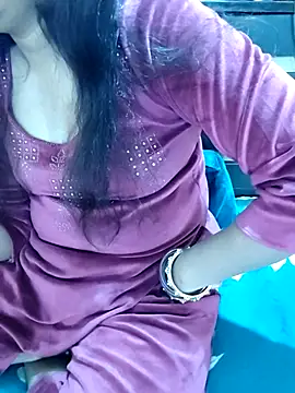 Snapshot of Diya_143 chatting on February 23, 2026, 7:42 am Diya 143 online show from February 23, 2026, 7:42 am