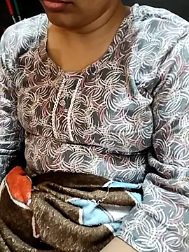 Snapshot of Diya_143 chatting on November 20, 2025, 8:26 am Diya 143 online show from November 20, 2025, 8:26 am