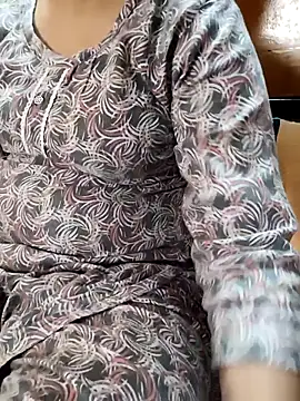 Snapshot of Diya_143 chatting on November 12, 2025, 5:00 am Diya 143 online show from November 12, 2025, 5:00 am