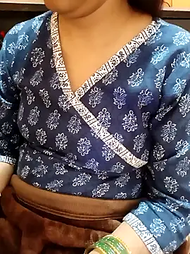 Snapshot of Diya_143 chatting on November 14, 2025, 7:45 am Diya 143 online show from November 14, 2025, 7:45 am