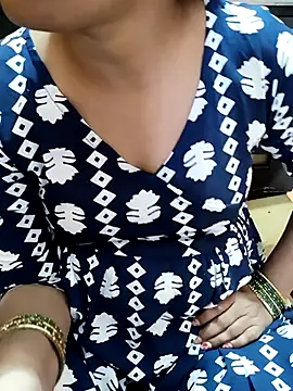 Snapshot of Diya_143 chatting on November 8, 2025, 7:56 am Diya 143 online show from November 8, 2025, 7:56 am