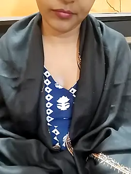 Snapshot of Diya_143 chatting on November 23, 2025, 6:29 pm Diya 143 online show from November 23, 2025, 6:29 pm