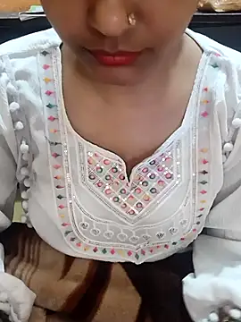 Snapshot of Diya_143 chatting on November 19, 2025, 7:52 am Diya 143 online show from November 19, 2025, 7:52 am