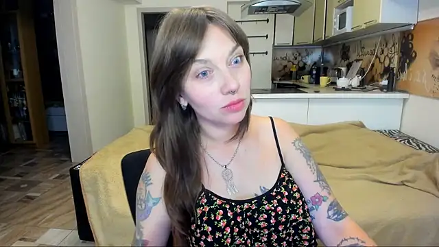 StacyTigerr online show from October 5, 2025, 3:03 pm