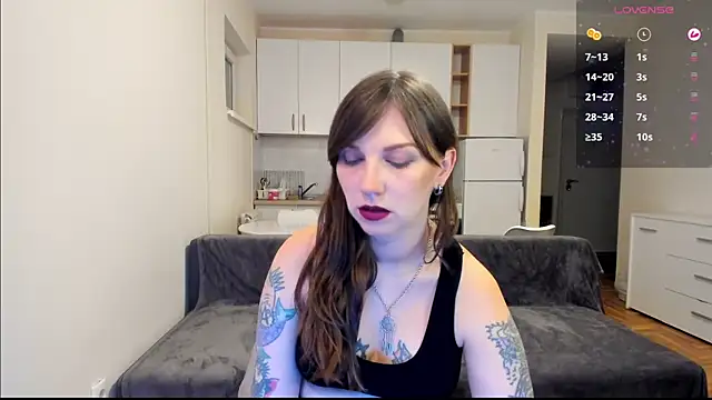 StacyTigerr online show from March 18, 2025, 8:26 pm