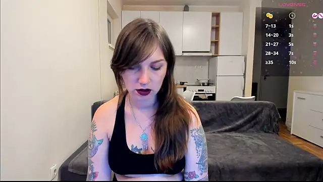 StacyTigerr online show from March 18, 2025, 11:42 pm