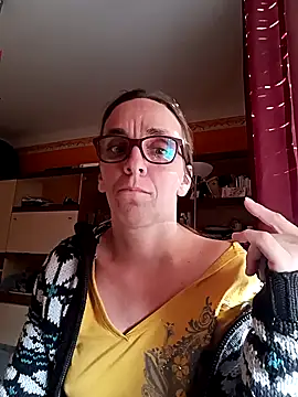 Dettybitch40 online show from October 8, 2025, 2:40 pm