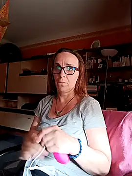 Dettybitch40 online show from September 14, 2025, 2:06 pm