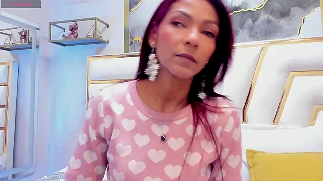 HannaPetit online show from November 15, 2025, 6:56 pm