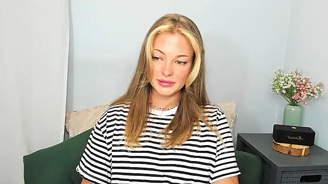 LilyBlondee online show from May 30, 2026, 4:30 am