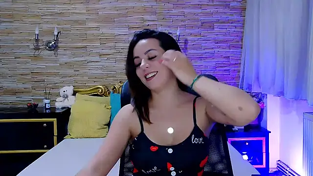 Snapshot of PlayfulElla chatting on February 4, 2025, 12:44 pm PlayfulElla online show from February 4, 2025, 12:44 pm