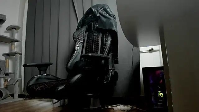 liamaesthetic online show from November 8, 2025, 8:40 am