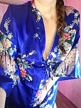 Snapshot of Kira_land chatting on May 26, 2026, 10:19 pm Kira land online show from May 26, 2026, 10:19 pm
