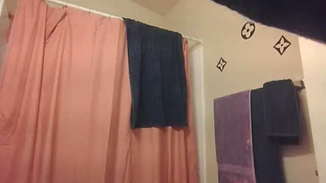 Snapshot of bootiebby chatting on December 2, 2025, 8:21 pm bootiebby online show from December 2, 2025, 8:21 pm