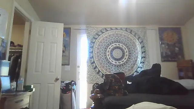 bootiebby online show from March 25, 2026, 9:03 pm